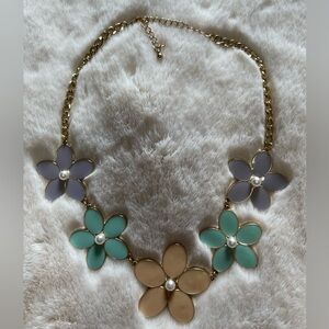 Most gorgeous floral necklace embellished with pearls on gold